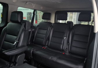 Подержанный автомобиль Peugeot Traveller 2018 года (34 фото)