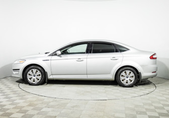 Подержанный автомобиль Ford Mondeo Sedan 2011 года (8 фото)