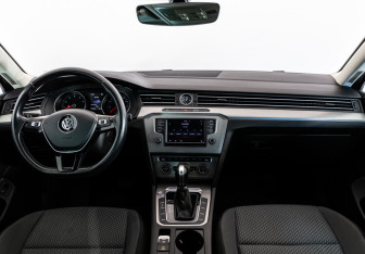 Подержанный автомобиль Volkswagen Passat Sedan 2016 года (11 фото)