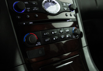 Подержанный автомобиль Infiniti QX50 2016 года (18 фото)