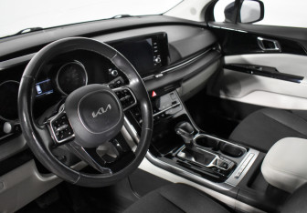 Подержанный автомобиль Kia Carnival 2021 года (9 фото)