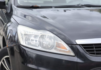 Подержанный автомобиль Ford Focus Sedan 2010 года (8 фото)