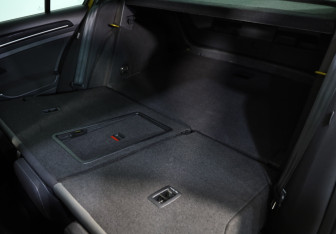 Подержанный автомобиль Volkswagen Golf Hatchback 2017 года (25 фото)