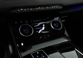 Подержанный автомобиль Exeed LX 2023 года (17 фото)