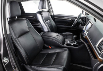 Подержанный автомобиль Toyota Highlander 2015 года (12 фото)