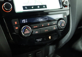 Подержанный автомобиль Nissan X-Trail 2018 года (17 фото)