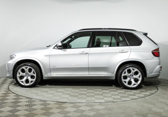 Подержанный автомобиль BMW X5 2007 года (9 фото)