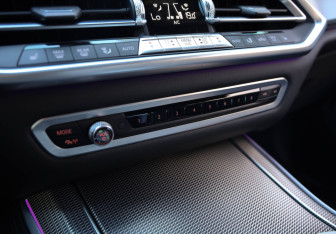 Подержанный автомобиль BMW X5 2020 года (16 фото)