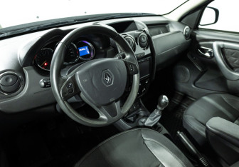 Подержанный автомобиль Renault Duster 2018 года (10 фото)