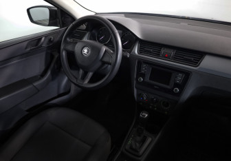 Подержанный автомобиль Skoda Rapid Liftback 2016 года (7 фото)