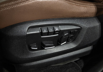 Подержанный автомобиль BMW X5 2017 года (16 фото)