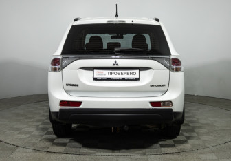 Подержанный автомобиль Mitsubishi Outlander 2013 года (6 фото)