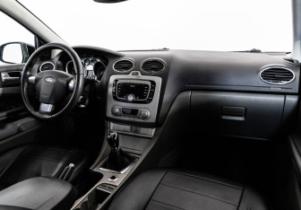 Подержанный автомобиль Ford Focus Sedan 2008 года (9 фото)