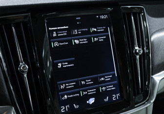 Подержанный автомобиль Volvo V90 Cross Country 2019 года (25 фото)