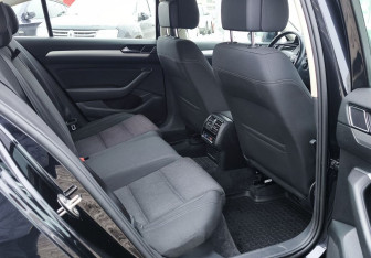 Подержанный автомобиль Volkswagen Passat Sedan 2018 года (19 фото)