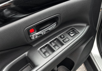 Подержанный автомобиль Mitsubishi Outlander 2021 года (8 фото)