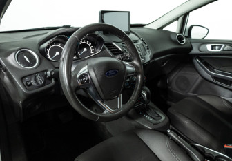 Подержанный автомобиль Ford Fiesta Hatchback 2016 года (11 фото)