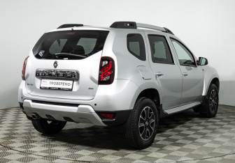Подержанный автомобиль Renault Duster 2017 года (5 фото)
