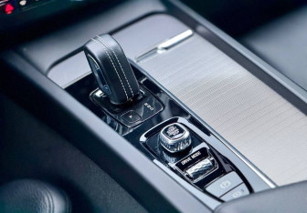 Подержанный автомобиль Volvo XC60 2019 года (23 фото)