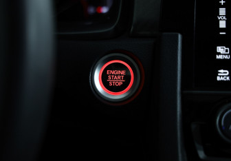 Подержанный автомобиль Honda Civic Hatchback 2017 года (16 фото)