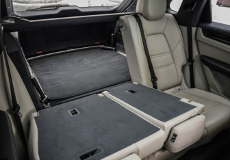 Подержанный автомобиль Porsche Cayenne 2019 года (34 фото)