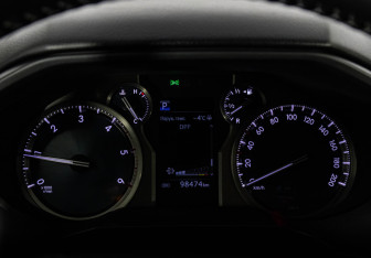 Подержанный автомобиль Toyota Land Cruiser Prado 2021 года (35 фото)