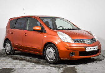 Подержанный автомобиль Nissan Note 2008 года (3 фото)