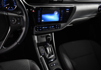 Подержанный автомобиль Toyota Corolla Sedan 2016 года (16 фото)