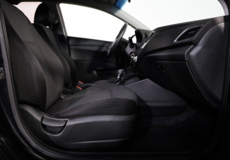 Подержанный автомобиль Hyundai Solaris Sedan 2017 года (19 фото)