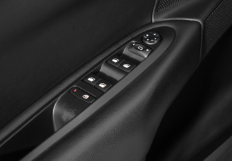 Подержанный автомобиль Citroen C4 Sedan 2013 года (10 фото)