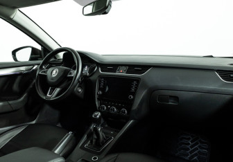 Подержанный автомобиль Skoda Octavia Liftback 2018 года (9 фото)