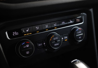 Подержанный автомобиль Volkswagen Tiguan 2019 года (19 фото)