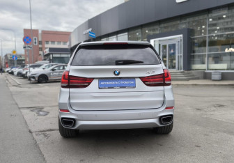 Подержанный автомобиль BMW X5 2016 года (5 фото)