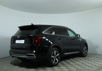 Подержанный автомобиль Kia Sorento 2021 года (4 фото)