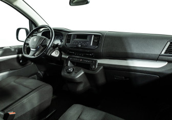 Подержанный автомобиль Peugeot Traveller 2021 года (9 фото)