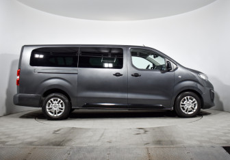 Подержанный автомобиль Peugeot Traveller 2020 года (4 фото)