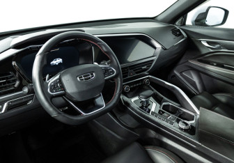 Подержанный автомобиль Geely Tugella 2023 года (11 фото)