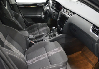 Подержанный автомобиль Skoda Octavia Liftback 2020 года (12 фото)