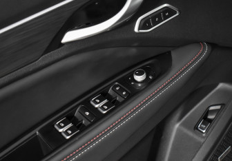 Подержанный автомобиль Geely Tugella 2022 года (10 фото)