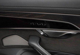 Подержанный автомобиль Audi A8 2019 года (32 фото)