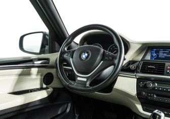 Подержанный автомобиль BMW X5 2010 года (23 фото)