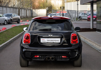 Подержанный автомобиль MINI Hatch 2016 года (7 фото)