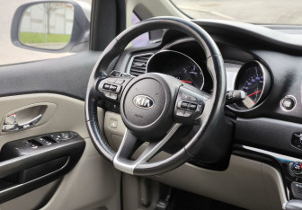 Подержанный автомобиль Kia Carnival 2019 года (20 фото)