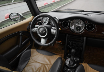 Подержанный автомобиль MINI Cabrio 2006 года (15 фото)