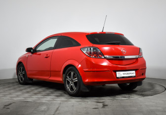 Подержанный автомобиль Opel Astra Hatchback 2010 года (7 фото)
