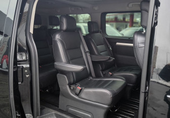 Подержанный автомобиль Peugeot Traveller 2018 года (39 фото)