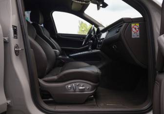 Подержанный автомобиль Porsche Macan 2019 года (30 фото)