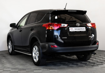 Подержанный автомобиль Toyota RAV4 2013 года (7 фото)