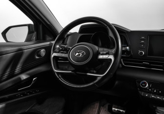 Подержанный автомобиль Hyundai Elantra Sedan 2021 года (15 фото)