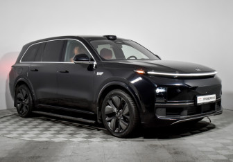 Подержанный автомобиль LiXiang L9 2023 года (3 фото)